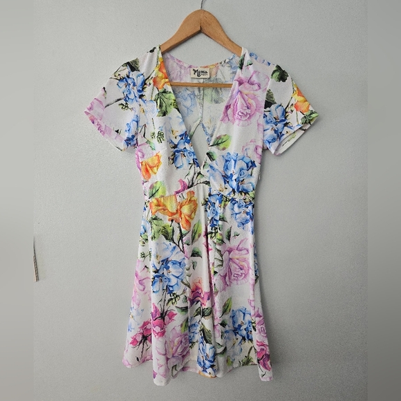 Show Me Your Mumu Ibiza White Multi Color Floral Open Back Mini Dress Size M - Picture 1 of 12